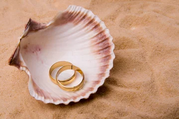 Rolgordijnen Gold wedding ring © flashpix