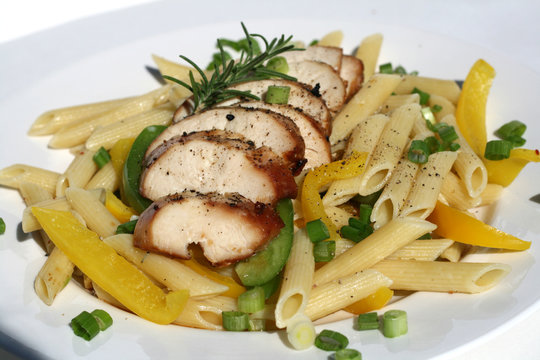 Pasta with Grilled Chicken and Peppers