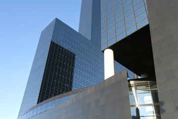 Fototapeta na wymiar Budynek biurowy w Rotterdamie