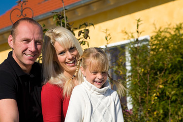 Mutter, Vater, Kind, Haus