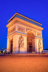 Fototapeta na wymiar Łuk Triumfalny, Paryż nocą