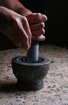 Hand morter and pestle