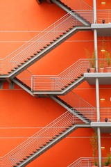 Orangefarbene Treppe