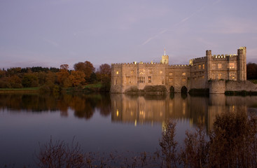 Fototapeta premium Old English Castle and lake at sunset