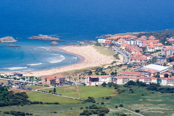 Fototapeta na wymiar nadmorskich, Isla, Kantabria, Hiszpania