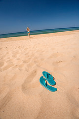 Obraz premium thongs in the sand