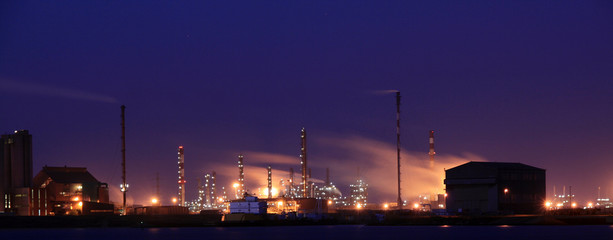paysage industriel de nuit en panoramique