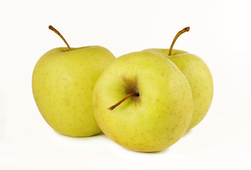 Yellow aplles isolated