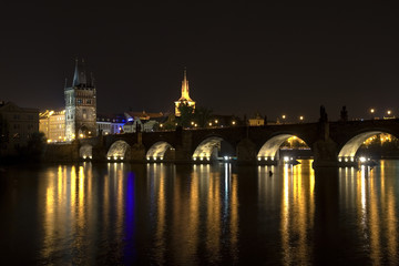 Karlsbrücke bei Nacht