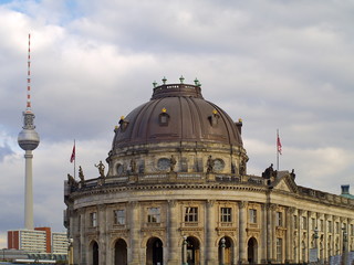 berliner fernsehturm und museums insel © Lucky Dragon