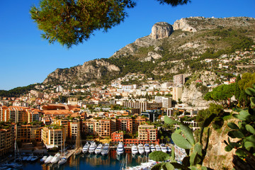 Fototapeta na wymiar Zobacz luksusowego wybrzeżu Monte Carlo