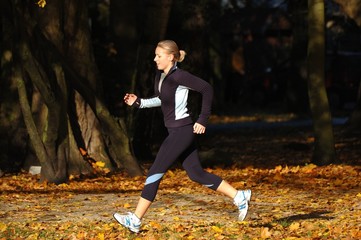 Young woman ruuning in the park