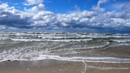 Fototapeta na wymiar Wiatr na morzu