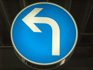 Links Abbiegen