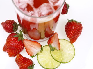 erdbeer limonen cocktail