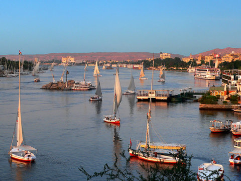 Feluken im Nil bei Assuan