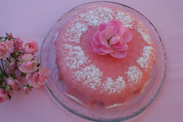 Gâteau with pink marzipan 