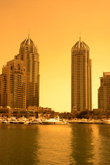 Fototapeta na wymiar Dubai Marina podczas zachodu słońca