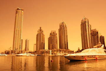 Fototapeta na wymiar Dubai Marina podczas zachodu słońca