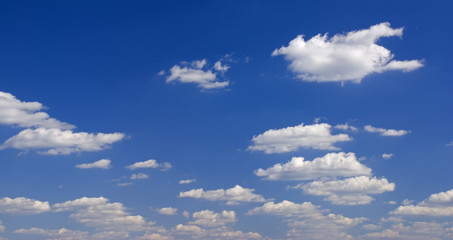 Fototapeta na wymiar Blu niebo i chmury