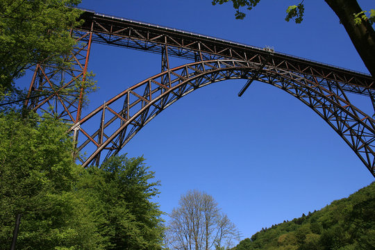 Eisenbahnbrücke im Brückenpark Müngsten bei Solingen
