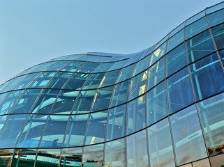 Fototapeta na wymiar Konstrukcja budynku szklana