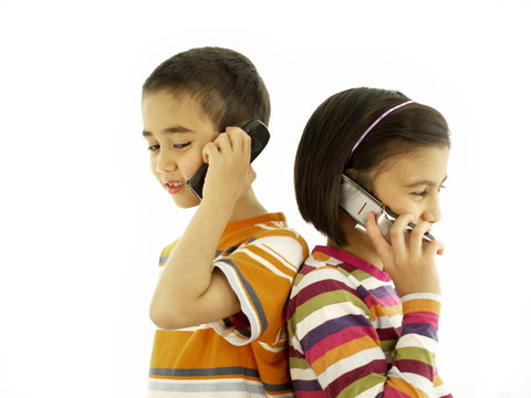 kids beim telefonieren