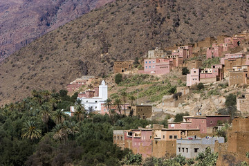 Fototapeta na wymiar morocco, small city in the Atlas mountain