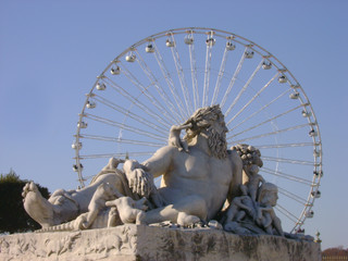 statue auréolée aux  tuileries
