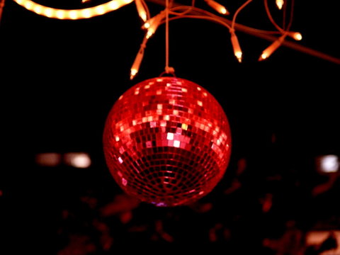 Boule &agrave; facettes de Noel rouge