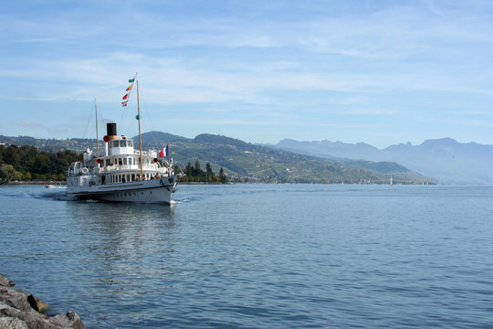 Dampfer auf dem Genfer See - Tourismus