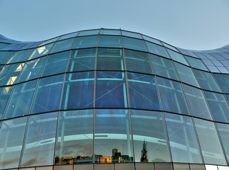 Fototapeta na wymiar Konstrukcja budynku szklana