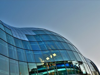 Glass building structure