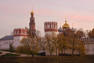 Fototapeta na wymiar Novodevichiy monastery at sunset