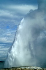 Powerful eruption of the Old Faithful geyser
