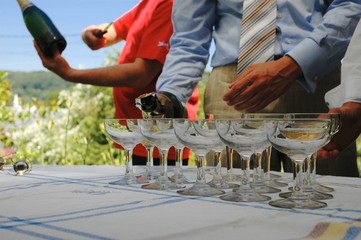 Sabrer le champagne !