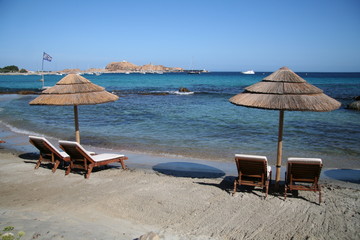 Plage et parasols