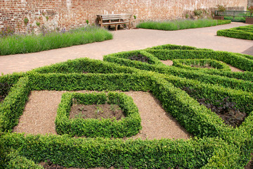Hedging Topiary