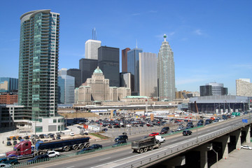 Fototapeta na wymiar Toronto skyline with expressway