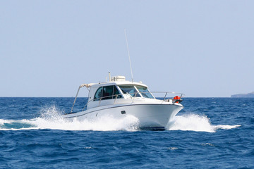 Bateau suiveur