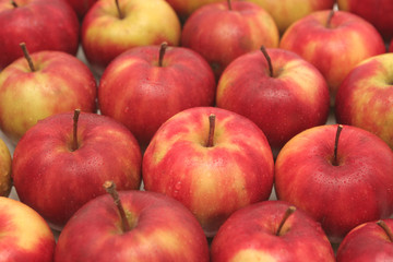 Many red apples 