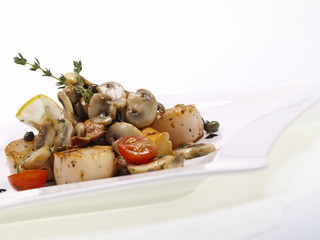 gebratene jakobsmuscheln mit pfifferlingen