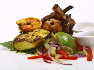 indisches tandoori prawn, lamm und red snapper
