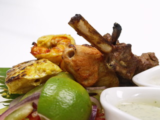 indisches tandoori prawn, lamm und red snapper