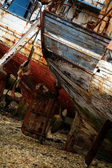 Fototapeta na wymiar Epave de bateau de pêche à Camaret Bretagne