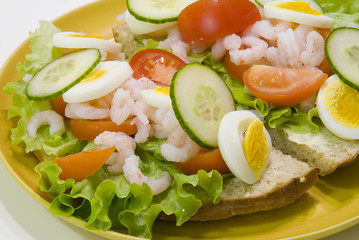 Shrimps on bread
