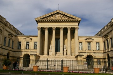 Obraz premium Gmach sądu w Montpellier
