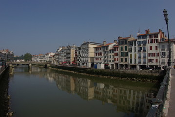 Fototapeta na wymiar Pont sur la Nive