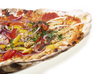 pizza mit hühnchen und paprika