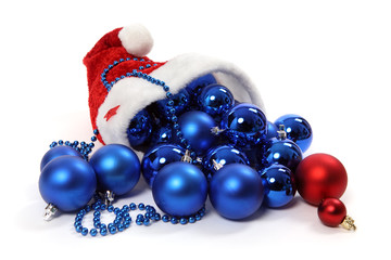 Boules de noël et bonnet